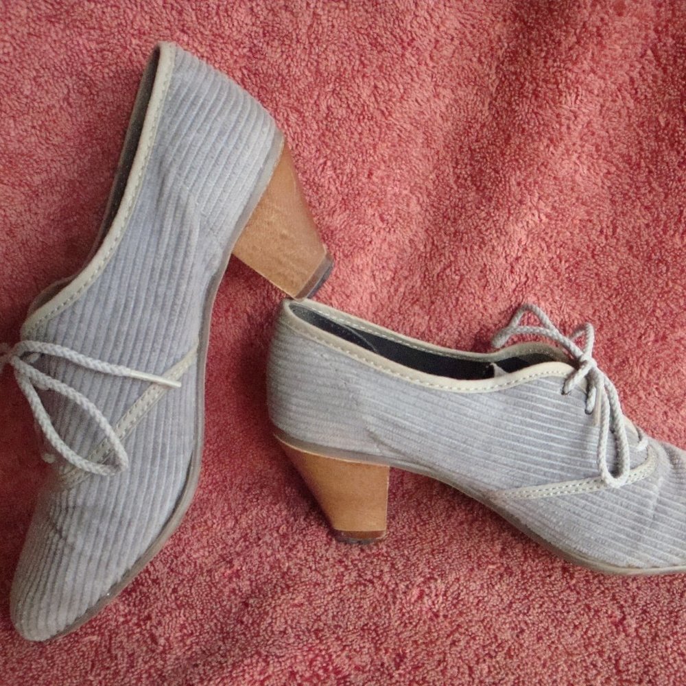 Woman's 2" lace up shoe "Town & Country"